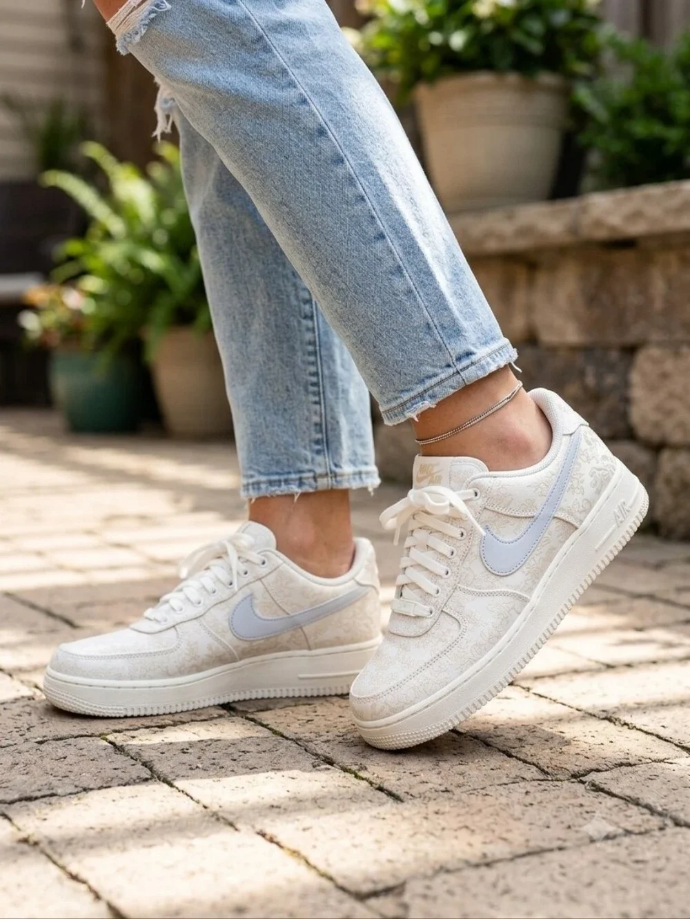 Nike Air Force 1 07 SE Jacquard Floral Embroidery White Sneakers Size 10